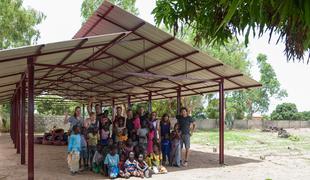 Slovenki, ki bosta počitnice kot prostovoljki preživeli v Gambiji #video