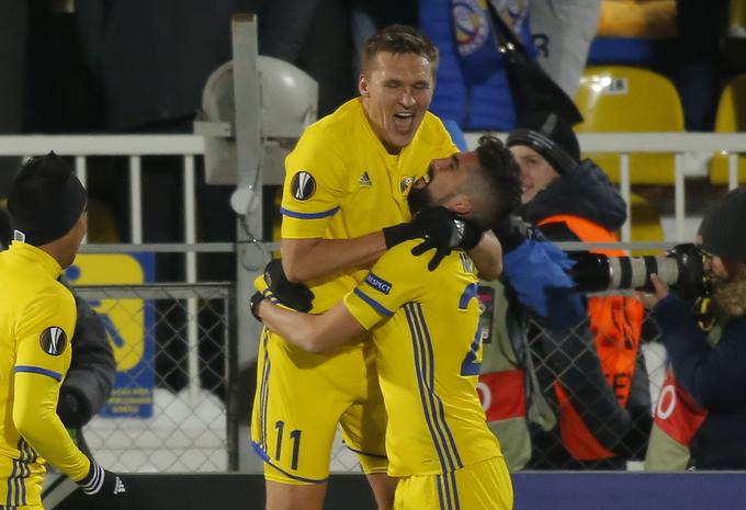 Miha Mevlja (desno) je z Rostovom do zmage prišel v 94. minuti. | Foto: Reuters