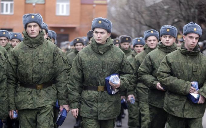 Morala med ruskimi vojaki na bojiščih v Ukrajini naj bi bila ponekod zelo nizka, dogajajo se tudi upori proti nadrejenim.  | Foto: Reuters