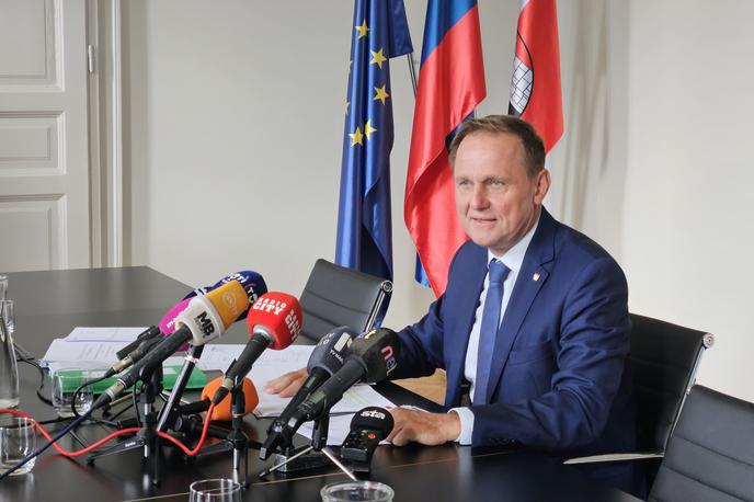 Samo Peter Medved | KPK je postopek zoper Sama Petra Medveda začela na podlagi prijave iz oktobra 2023, v kateri so mu očitali kršitve pravic zaposlenim na mestni občini, zahteval pa naj bi tudi uničenje uradnega dokumenta. | Foto STA