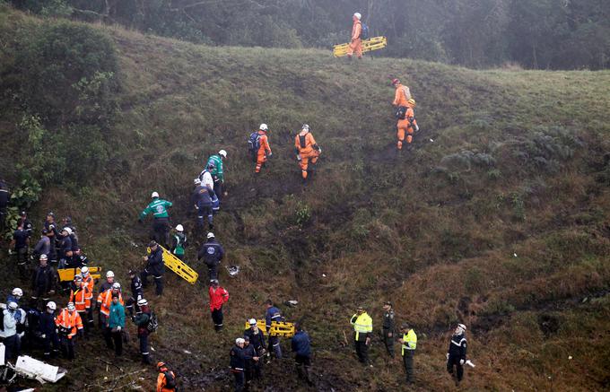 Reševalci med iskanjem preživelih. | Foto: Reuters