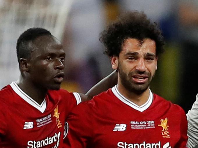 Mohamed Salah je takoj vedel, da poškodba ni nedolžna. V trenutku so ga oblile solze. | Foto: Reuters