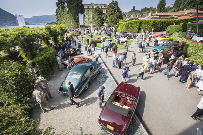 V ozadju slovita Villa d'Este, pred njo pa parkirani nekateri najlepši, najdražji in preprosto čudoviti stroji avtomobilske zgodovine. Prostor, kjer ima domišljija avtomobilskega romantika prosto pot. | Foto: Gašper Pirman