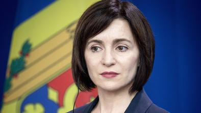 Je majhna in šibka ter od strahu trepeta pred Putinom