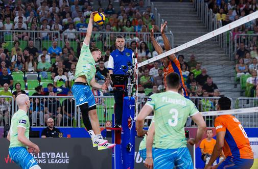 Slovenci brez izgubljenega niza do šeste zmage