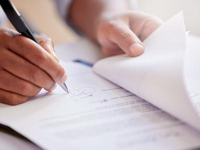 Ali moram podpisati aneks o delu od ponedeljka do petka? #pravni nasvet