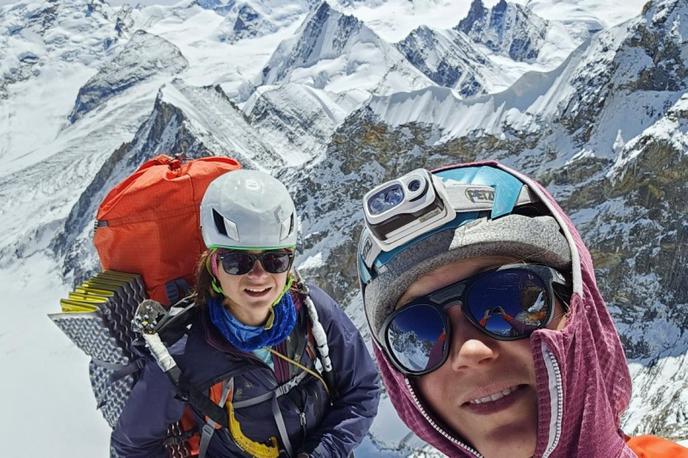 Anja Petek Patricija Verdev | Anja Petek in Patricija Verdev, ki sta septembra lani opravili prvi pristop na šesttisočak Lalung I po prvenstveni smeri in prečili goro, bosta prejeli posebno nagrado zlatega cepina za ženski alpinistični dosežek.