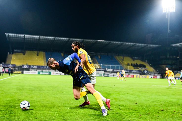 Okrog 1.500 gledalcev, kolikor se jih je zbralo na tekmi 15. kroga 1. SNL, je zaman čakalo na zadetek. | Foto: Aleš Fevžer