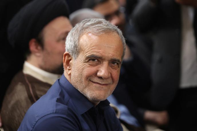 Masoud Pezeshkian | Pezeškian je danes v iranskem parlamentu prisegel za štiriletni mandat in s tem postal deveti predsednik Irana. | Foto Reuters