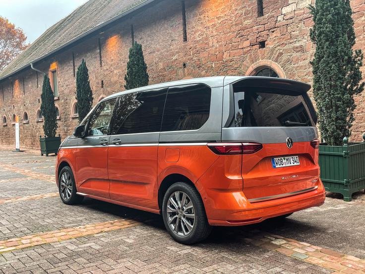 Na voljo je tudi podaljšana različica, ki pa ima enako dolgo medosje - prirastek centimetrov je tam le zaradi večjega prtljažnega prostora. | Foto: Gašper Pirman