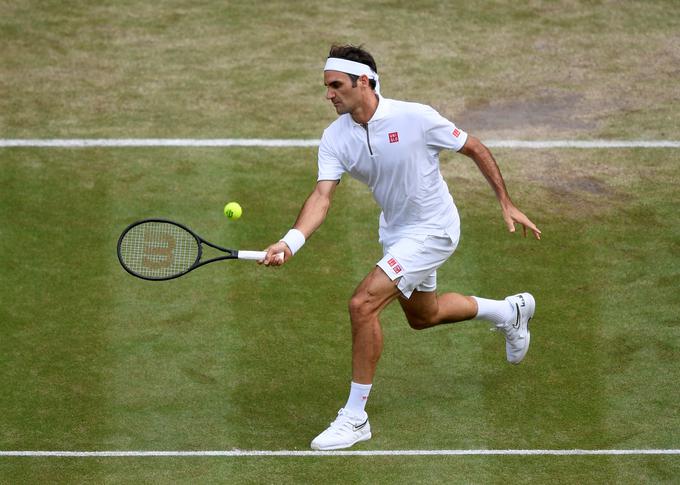 Roger Federer je v četrtfinalu izločil Keija Nišikorija in se razveselil jubilejne stote zmage na sveti travi. | Foto: Reuters