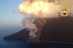 Rdeči alarm v Italiji: izbruhnil še en vulkan #video