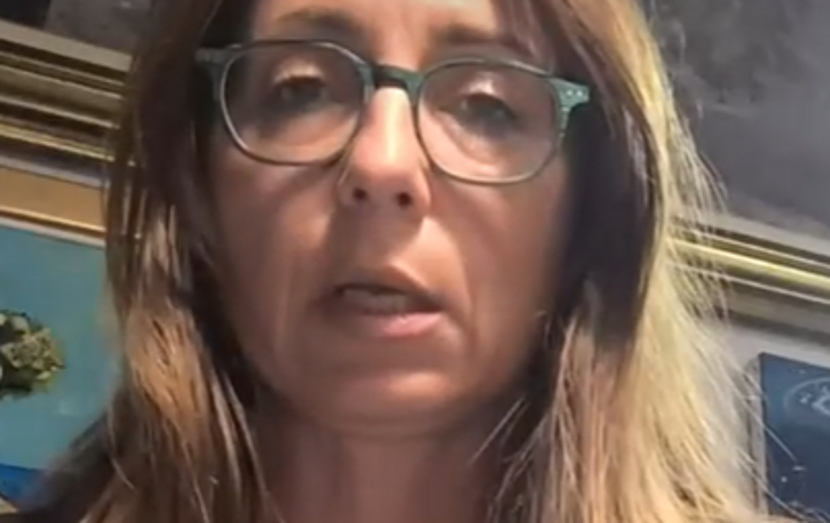 Marija Vasić | Sodišče je v obrazložitvi podaljšanja pripora navedlo nevarnost ponovitve kaznivega dejanja, saj konca trenutnih protestov državljanov in študentov še ni videti. | Foto Posnetek zaslona/X