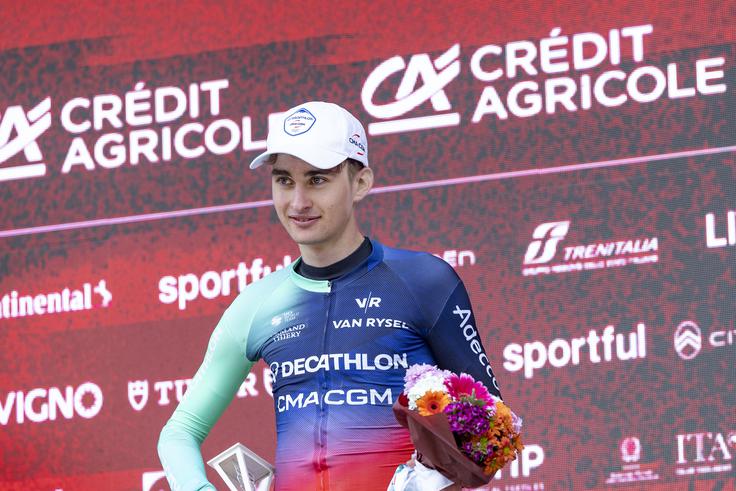 19-letni Paul Seixas z velikimi koraki stopa proti kolesarskemu vrhu. | Foto: Ana Kovač