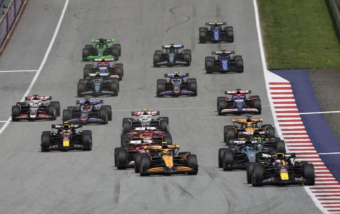 Verstappen je vodil večji del dirk, že na štartu pa se je nova smola zgodila Leclercu. | Foto: Reuters
