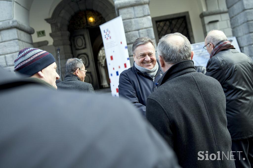 Izobešanje hrvaške zastave na pročelje mestne hiše