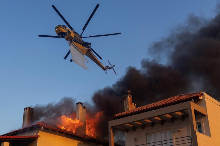 Lokalne oblasti so predlagale razglasitev izrednih razmer, ki omogočajo okrepljeno podporo otoku. | Foto: Reuters