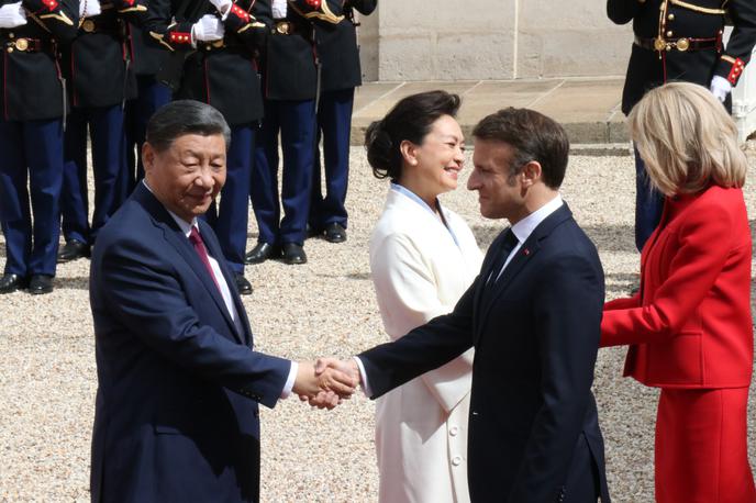 Xi Jinping, Emmanuel Macron | Macron je kitajskega voditelja pozval, naj v luči ruske agresije tesno sodeluje z Evropo in sprejme pravila svetovne trgovine. | Foto Reuters
