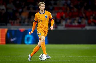 Frenkie de Jong podaljšal pogodbo z Barcelono