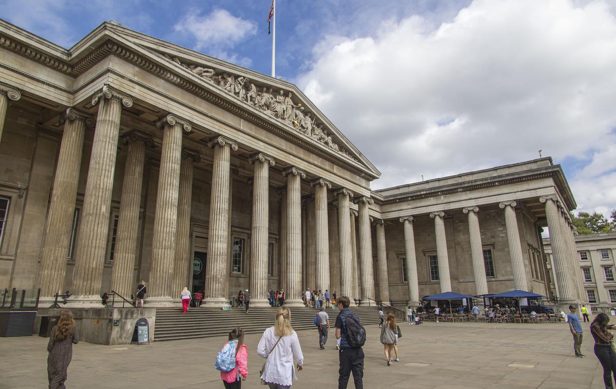 Britanski muzej | Po prvih ocenah je iz skladiščnih prostorov Britanskega muzeja izginilo približno 2.000 predmetov, o čemer je muzej javnost obvestil 16. avgusta. | Foto Reuters