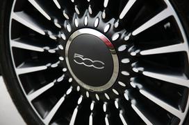 Fiat 500 1.2 8V lounge - šik mestni malček s posluhom za visoko modo