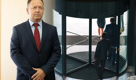 Paradoks integritete: Šumi med vrtljivimi vrati