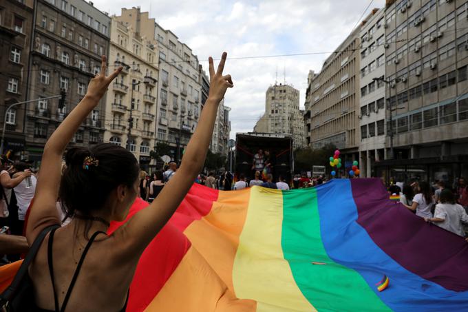Peta parada ponosa v Beogradu je prvič minila mirno. | Foto: Reuters