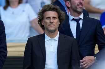 Diego Forlan vsaj za eno leto prevzema reprezentanco Urugvaja