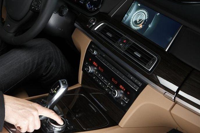 BMW ConnectedDrive tudi s čutom za dotik in razumevanjem pisave