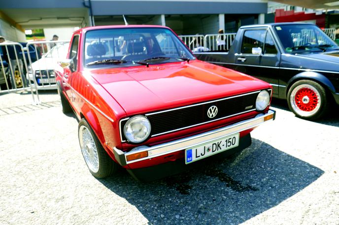 Volkswagen zbor Vrbsko jezero | Srečanje pri Vrbskem jezeru je privabilo tudi slovenske lastnike starejših Volkswagnovih avtomobilov.