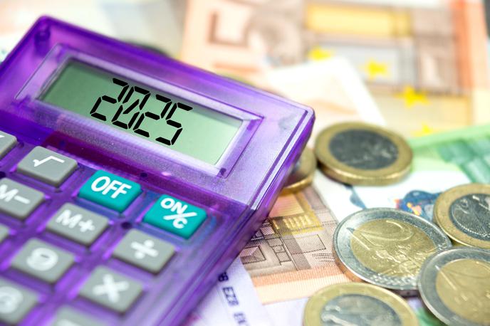 Denar | Dolg potrošnikov do bank kot upnikov je znašal 670 milijonov evrov (brez obresti), skupni dolg do vseh finančnih institucij pa 750 milijonov evrov. | Foto Shutterstock