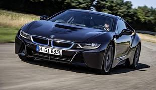 BMW kljub višjim davčnim stroškom prihodke povečal na 19,6 milijarde evrov