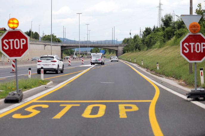 Zapora. Gradbena dela. | Sanacijska in vzdrževalna dela bodo po zagotovilih Darsa potekala neprekinjeno 24 ur v vseh vremenskih pogojih. | Foto STA