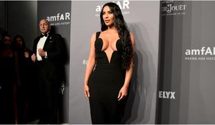 Prihodnje leto od Kim Kardashian ne pričakujte več razgaljenih oprav #video