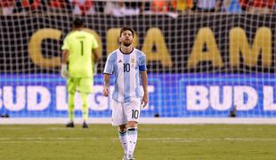 Argentina doživlja šok za šokom, objokani Messi ima vsega dovolj