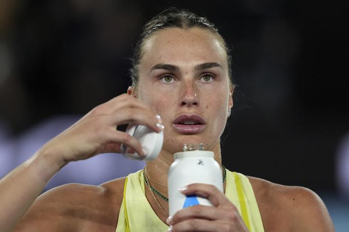 Arina Sabalenka si danes ne upa pustiti kozarca na mizi. | Foto: Guliverimage