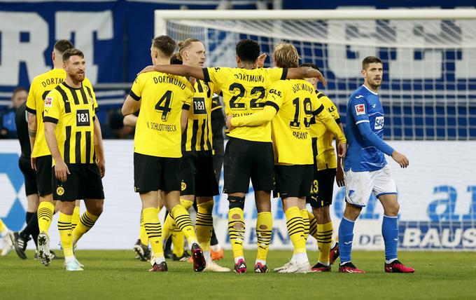 Rumeno-črni iz Dortmunda so prevzeli vodstvo na lestvici. | Foto: Reuters