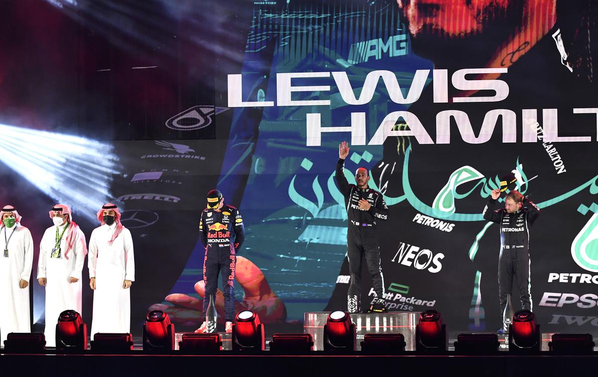 Savdska Arabija Hamilton Verstappen | Hamilton z dvignjeno glavo, Verstappen s sklonjeno. VN Savdske Arabije. | Foto Guliver Image