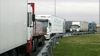 Predor Karavanke ob vikendih zaprt za tovorni promet
