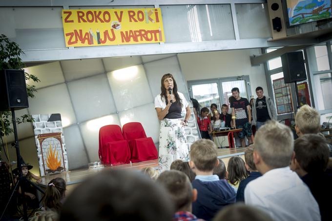 "Šele zdaj je naša šola popolna," je mladim prišlekom in njihovim staršem sporočila ravnateljica Mojca Pajnič Kirn. | Foto: Ana Kovač