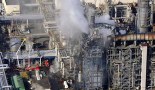 Eksplozija v japonski kemični tovarni (video)