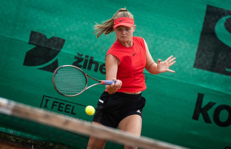 Slovenska teniška igralka Kristina Novak. | Foto: Vid Ponikvar