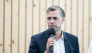 Novomeški župan in šolski minister o problematiki neobiskovanja šole in varnosti