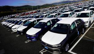 Velik padec prodaje avtomobilov, najhujše še sledi