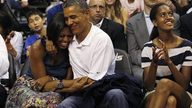 Zakonca Obama ujela kamera poljubov
