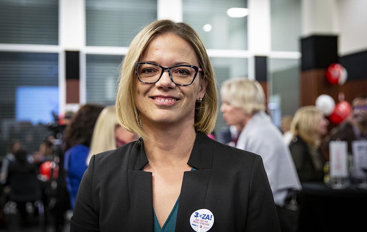 Referendum | "Vlada zdravnikom ničesar ne jemlje, njihovih plač ne niža, pač pa – nasprotno – ponuja zvišanja za od osem do 20 odstotkov oziroma v nekaterih redkih primerih tudi za več," se je na napovedano stavko Fides odzvala ministrica za javno upravo Sanja Ajanović Hovnik.  | Foto Ana Kovač