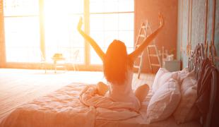 Kako preobraziti spalnico, da bo zagotavljala boljši spanec