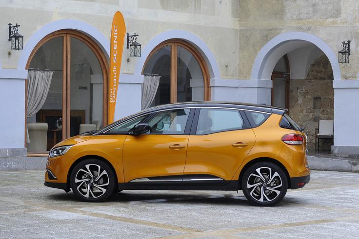 Novi scenic tako kot večji espace pri Renaultu povzema poteze crossoverjev. | Foto: Jure Gregorčič