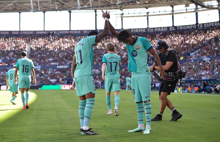 Barcelona je pri petih zmagah, Lamine Yamal pa pri šestih golih. | Foto: Reuters