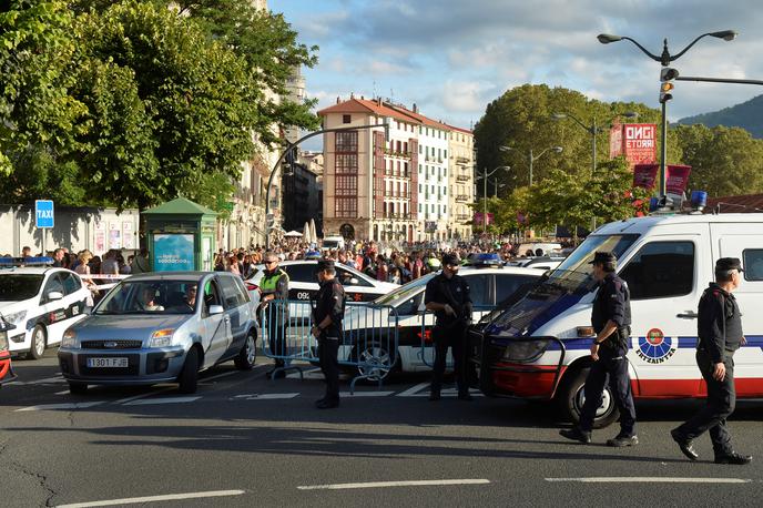 Španija, napad, Barcelona | V Barceloni so še vedno odprte rane po terorističnem napadu avgusta lani. 22-letni Maročan je s kombijem zapeljal na glavno ulico Rambla in ubil 14 ljudi, kakih sto je bilo ranjenih.  | Foto Reuters